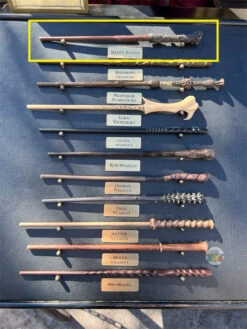 Universal Studios - The Wizarding World Of Harry Potter - Harry Potter Interactive Wand