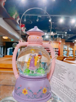 SHDL - Light Up Lantern Shaped ‘Tangled’ Snow Globe